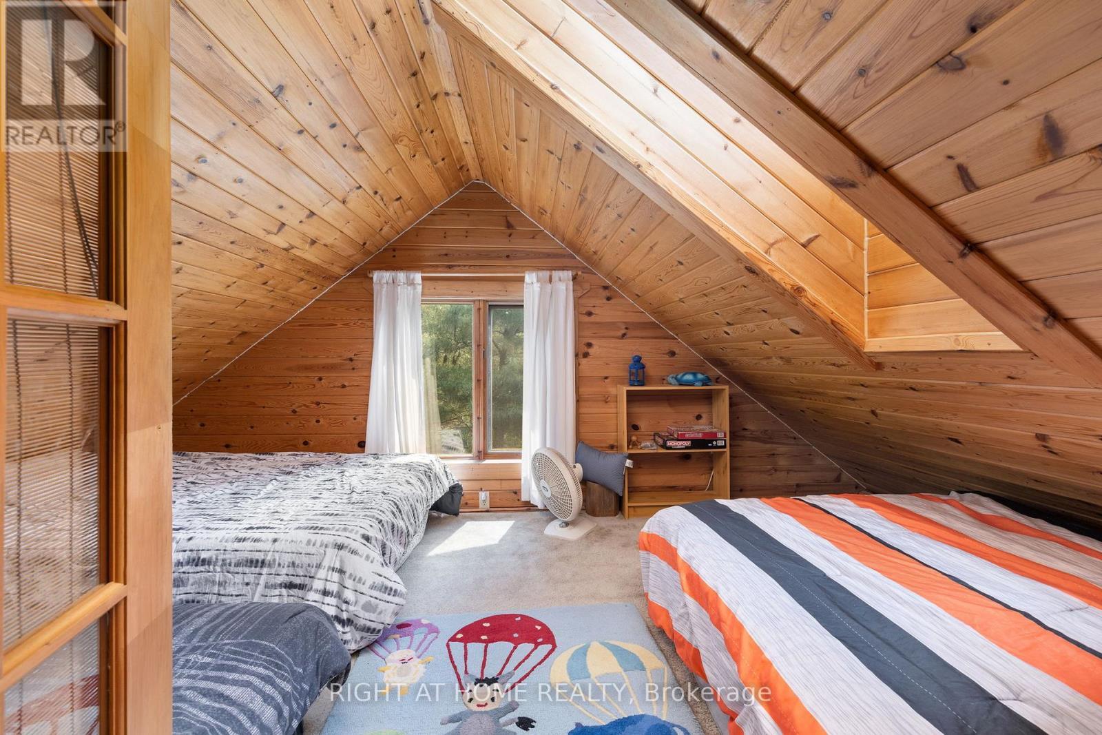 235 Loch Erne Road, Mcdougall, ON - Indoor Photo Showing Bedroom