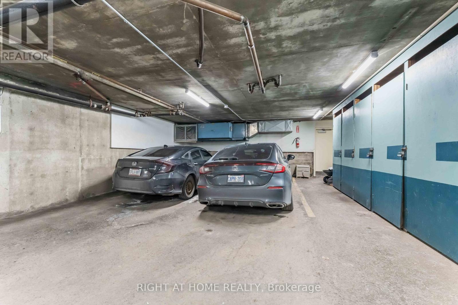 6 - 2 Columbus Avenue, Ottawa, ON - Indoor Photo Showing Garage