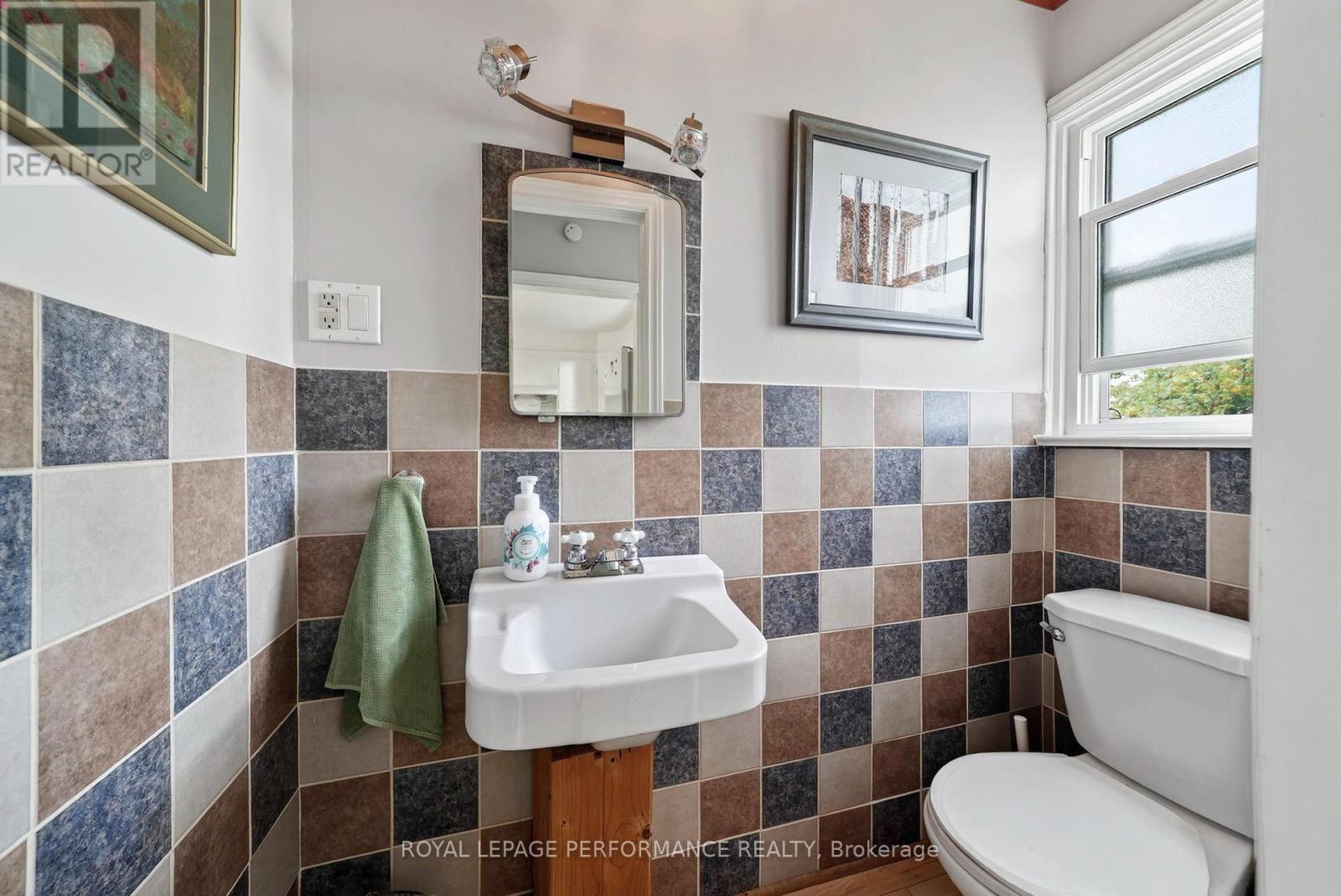 50 St Lawrence Street, South Stormont, ON - Indoor Photo Showing Bathroom