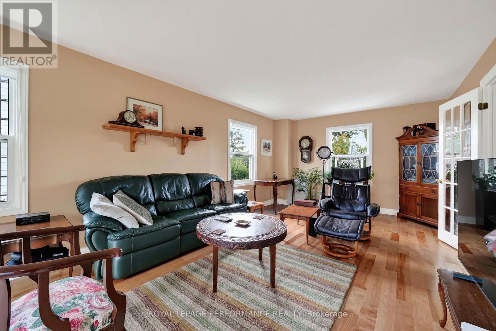 50 St Lawrence Street, South Stormont, ON - Indoor Photo Showing Living Room
