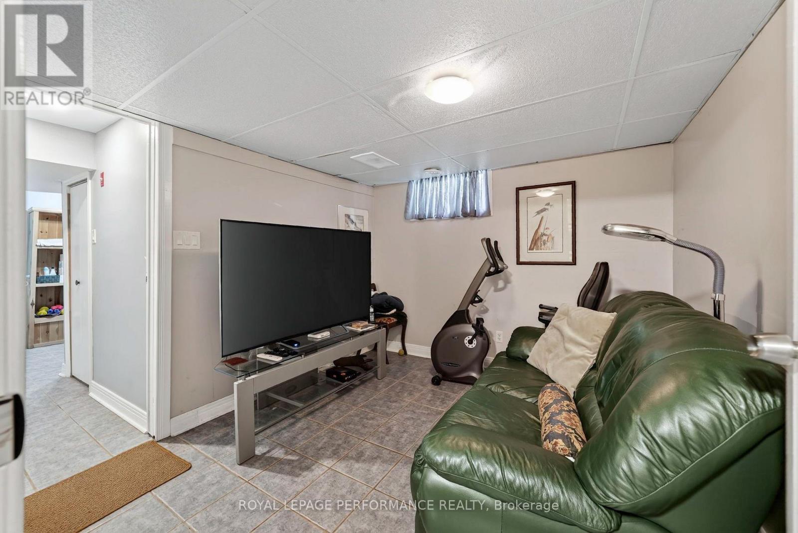 50 St Lawrence Street, South Stormont, ON - Indoor