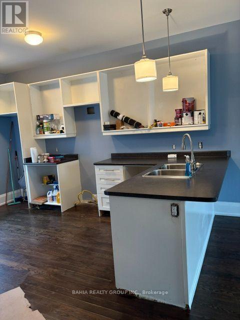 687 Richmond Street W, Toronto, ON - Indoor Photo Showing Kitchen With Double Sink