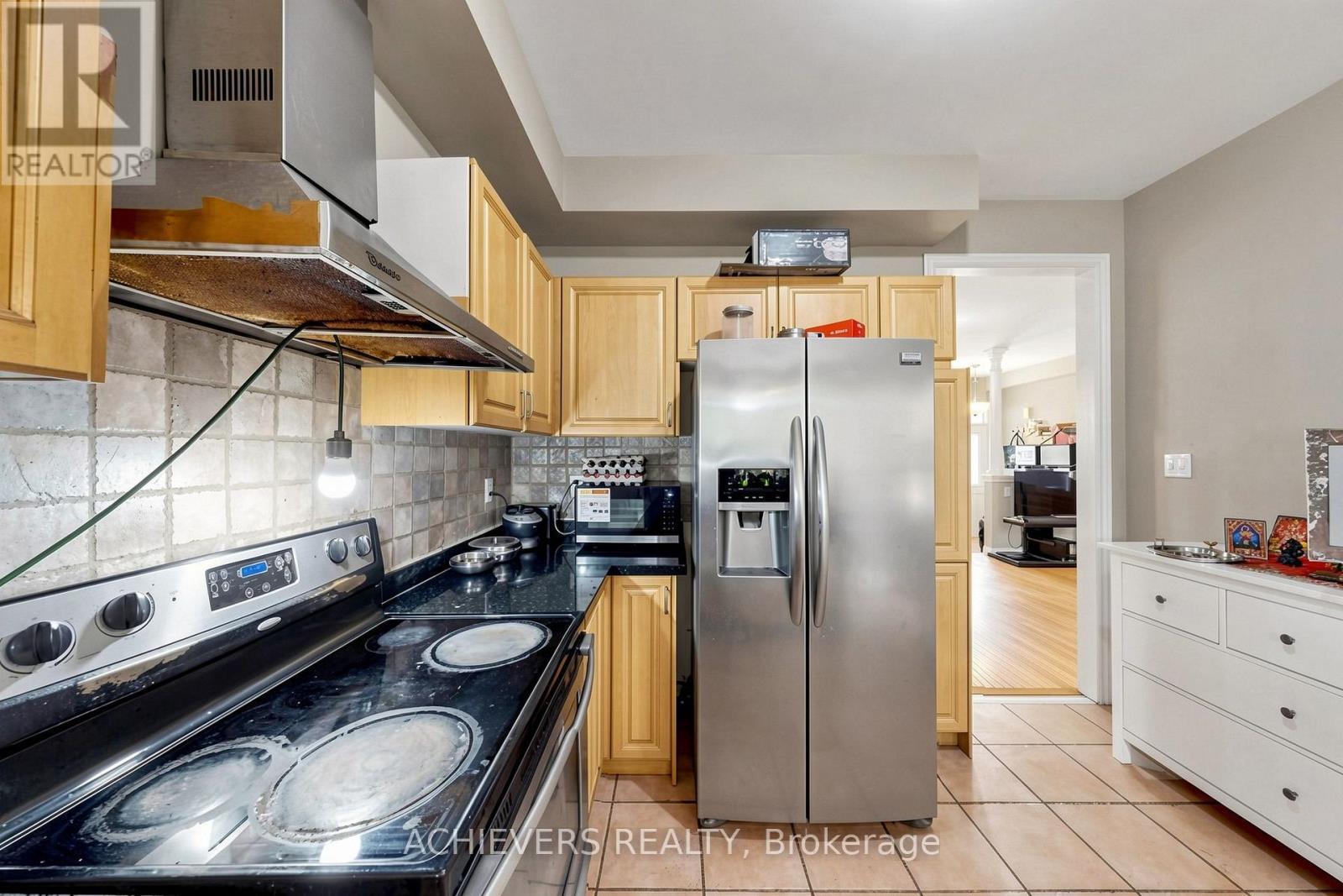 517 Navigator Drive, Mississauga, ON - Indoor Photo Showing Kitchen