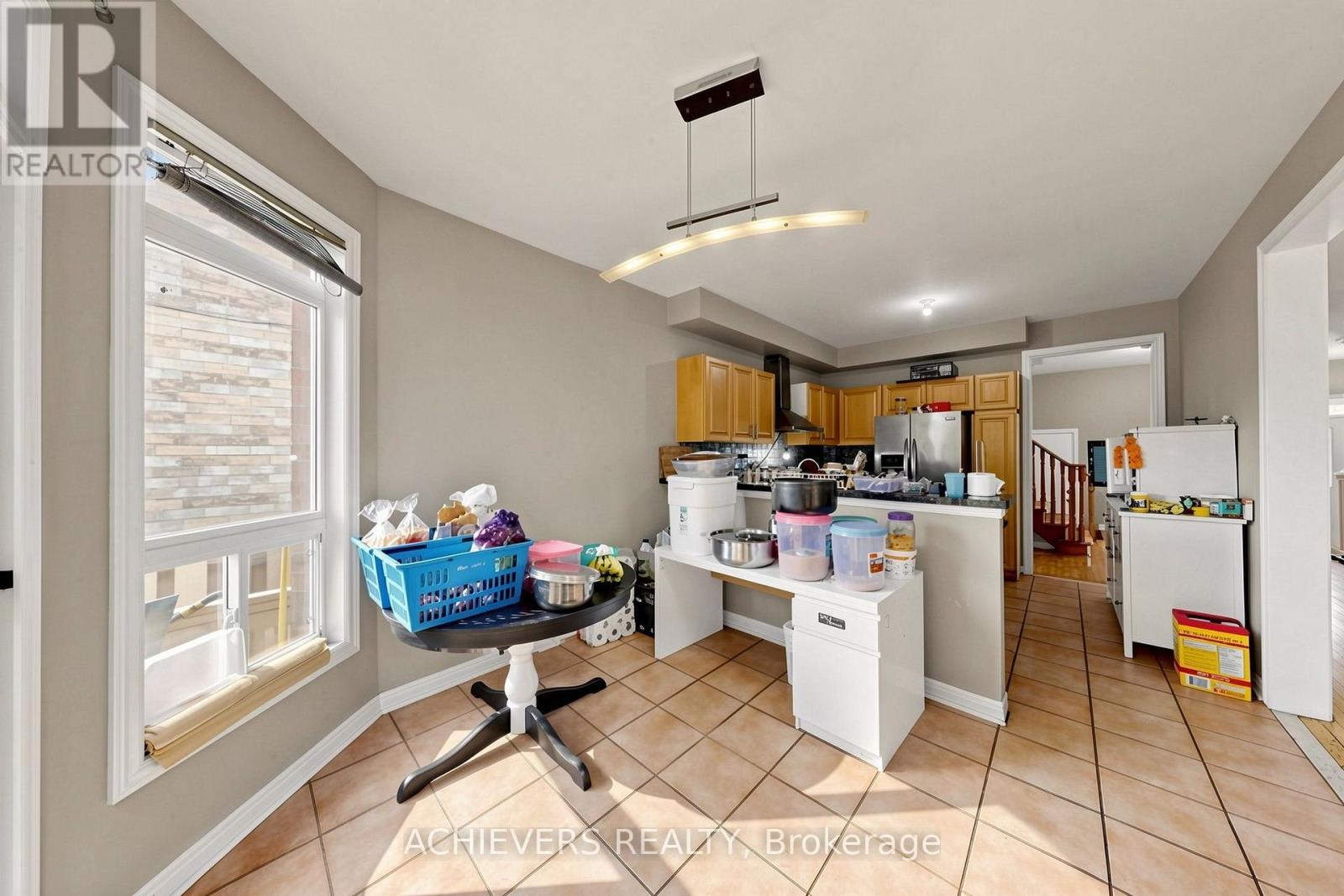 517 Navigator Drive, Mississauga, ON - Indoor Photo Showing Kitchen