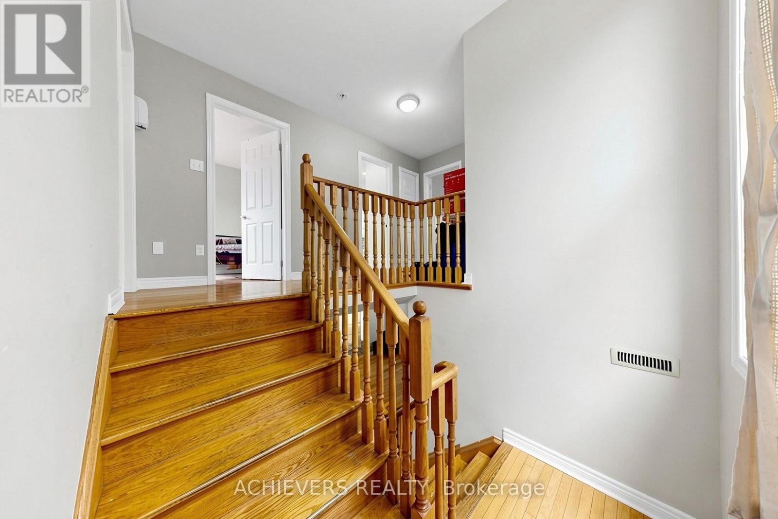 517 Navigator Drive, Mississauga, ON - Indoor Photo Showing Other Room