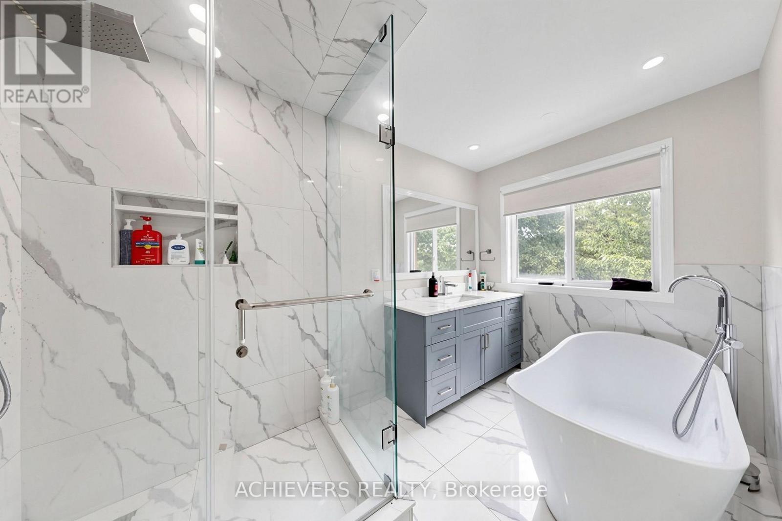 517 Navigator Drive, Mississauga, ON - Indoor Photo Showing Bathroom
