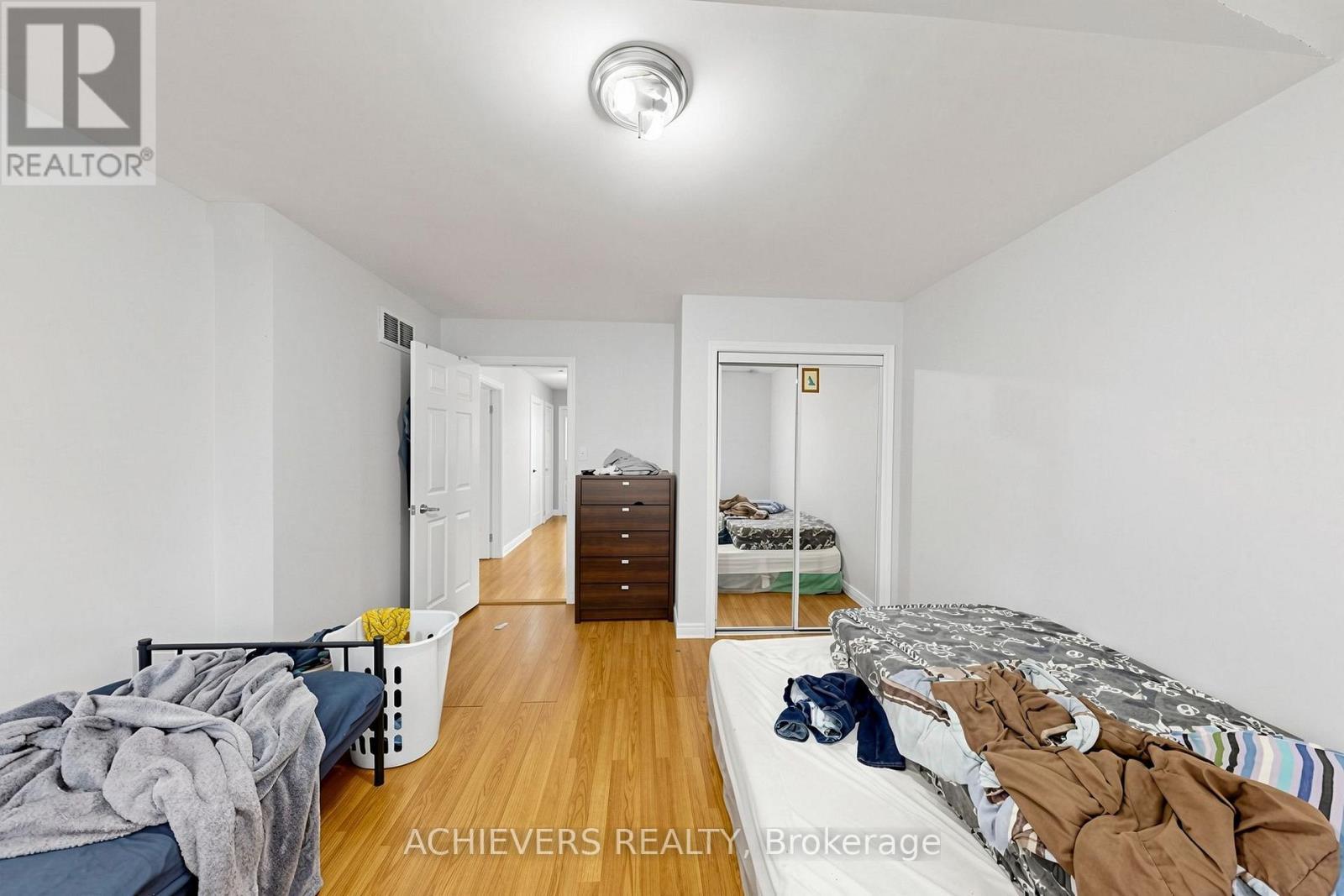 517 Navigator Drive, Mississauga, ON - Indoor Photo Showing Bedroom