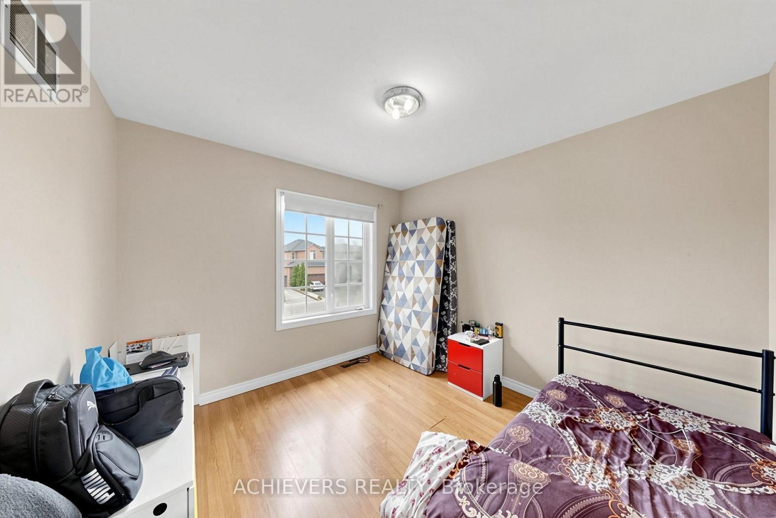 517 Navigator Drive, Mississauga, ON - Indoor Photo Showing Bedroom