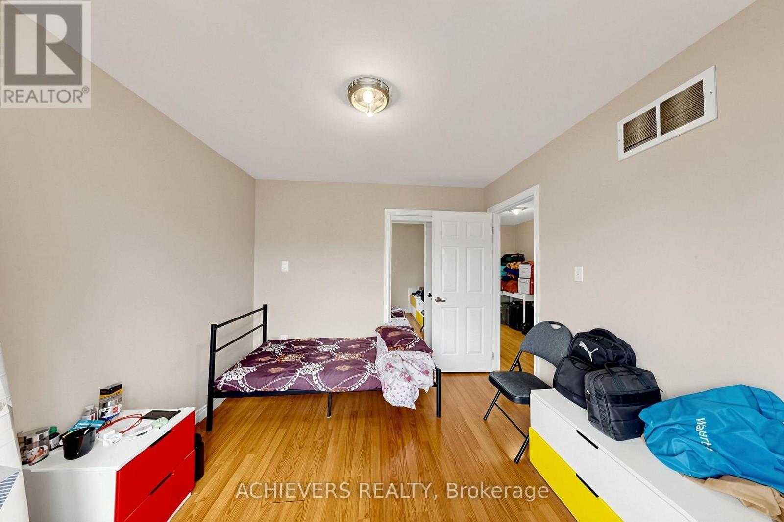 517 Navigator Drive, Mississauga, ON - Indoor Photo Showing Bedroom