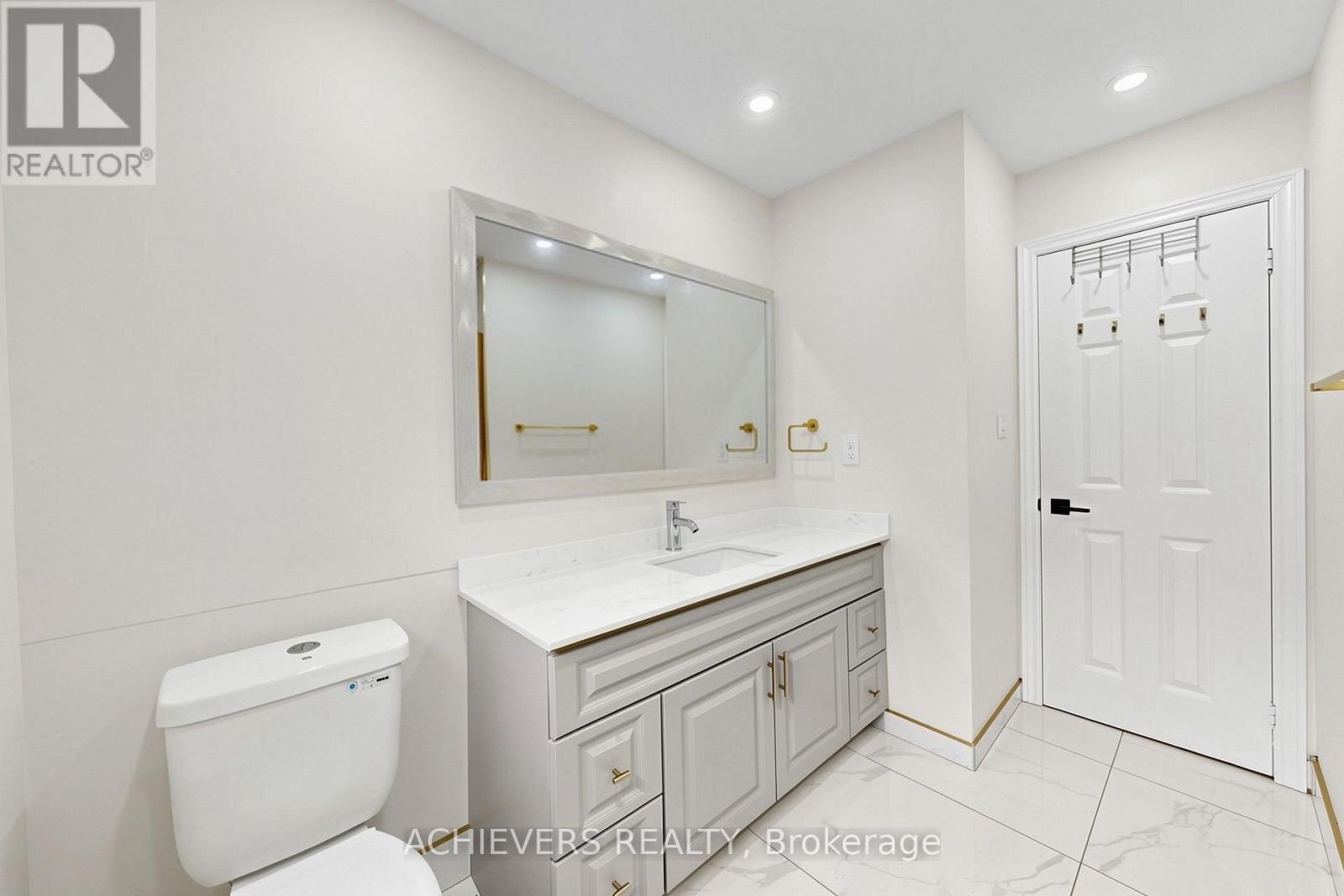 517 Navigator Drive, Mississauga, ON - Indoor Photo Showing Bathroom
