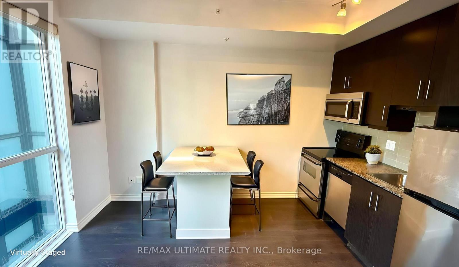 723 - 15 James Finlay Way, Toronto, ON - Indoor Photo Showing Kitchen