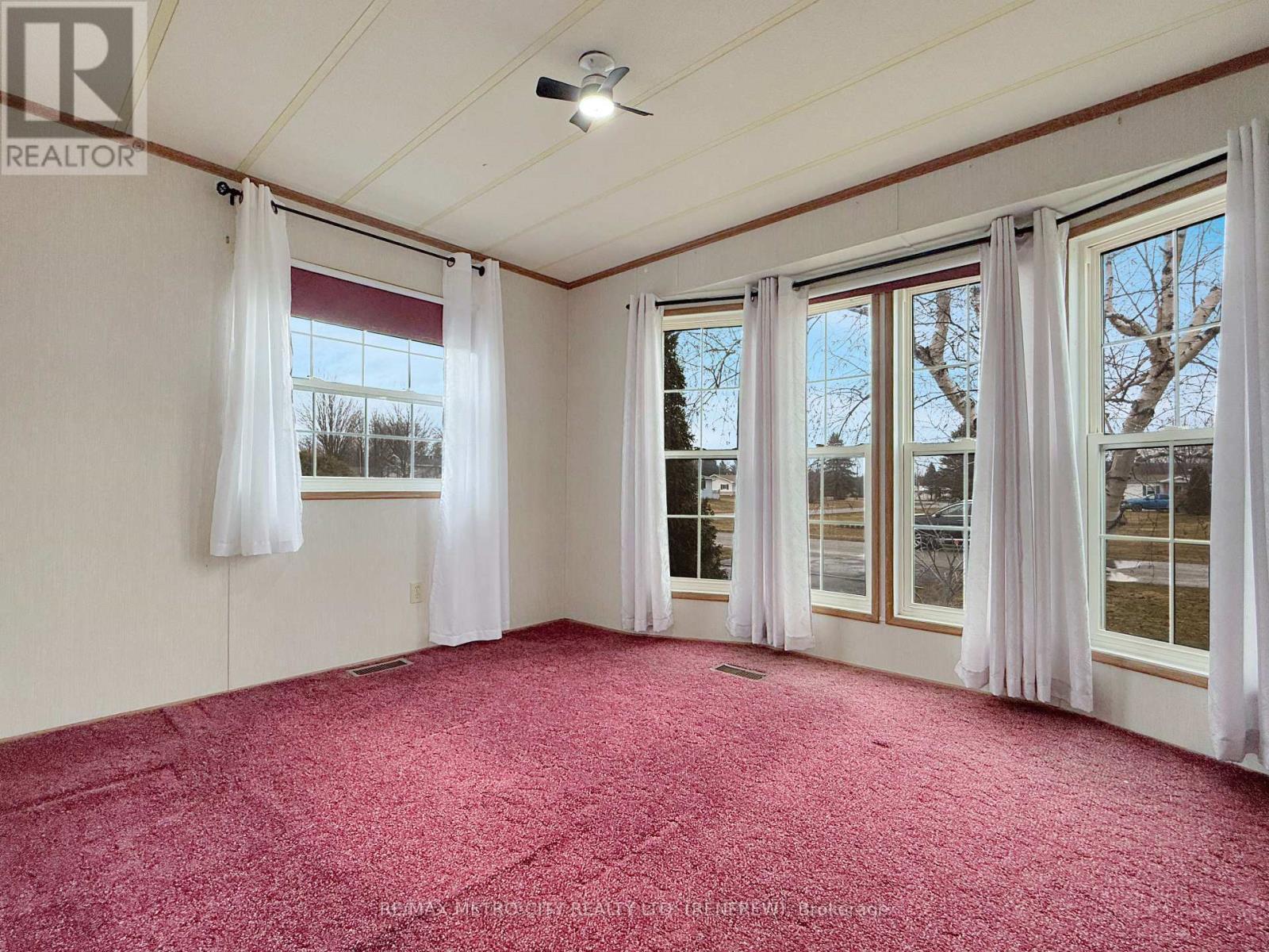 34 Sunset Lane, Horton, ON - Indoor Photo Showing Other Room