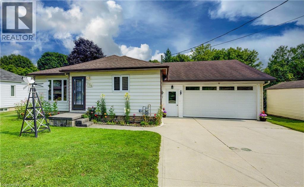 254 Wellington Street W, Mount Forest, ON - Outdoor