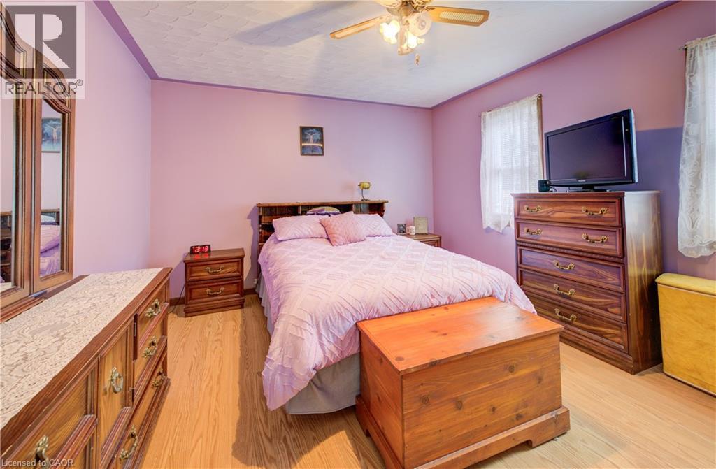 254 Wellington Street W, Mount Forest, ON - Indoor Photo Showing Bedroom