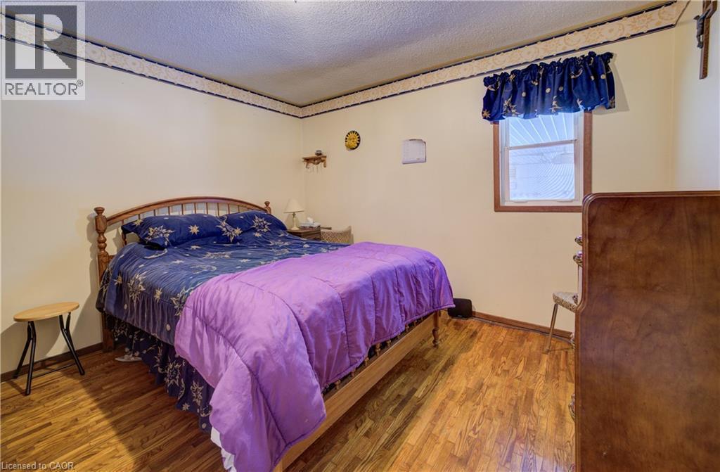 254 Wellington Street W, Mount Forest, ON - Indoor Photo Showing Bedroom