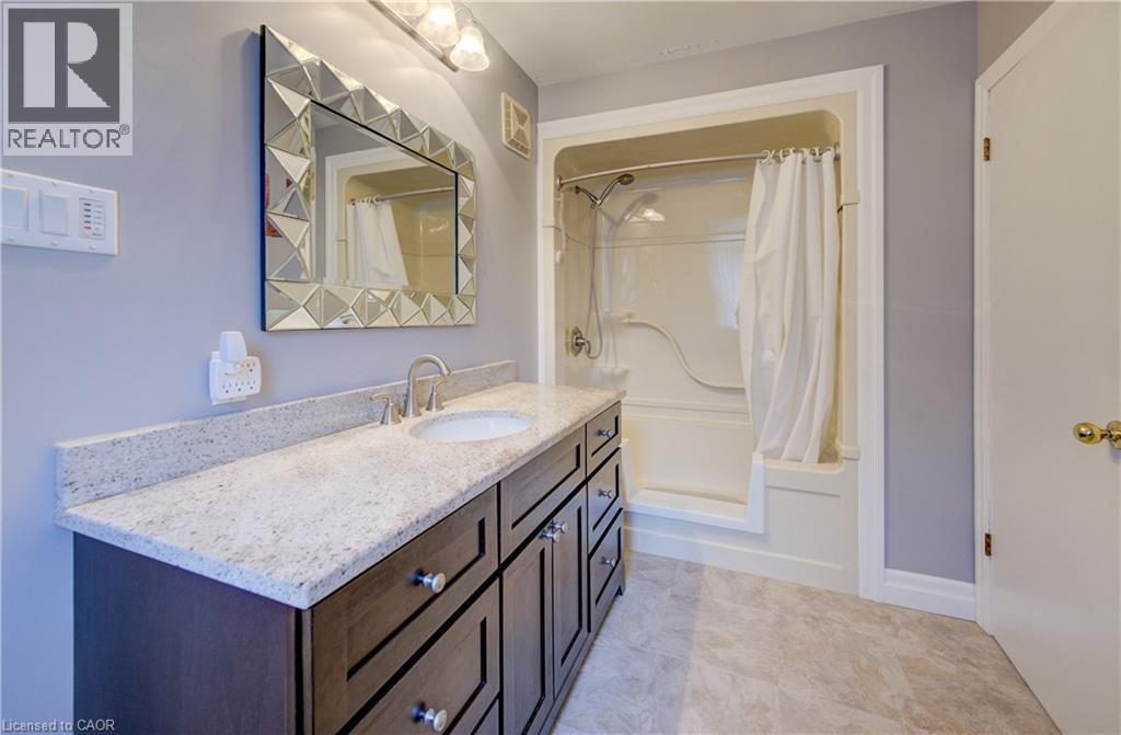 254 Wellington Street W, Mount Forest, ON - Indoor Photo Showing Bathroom