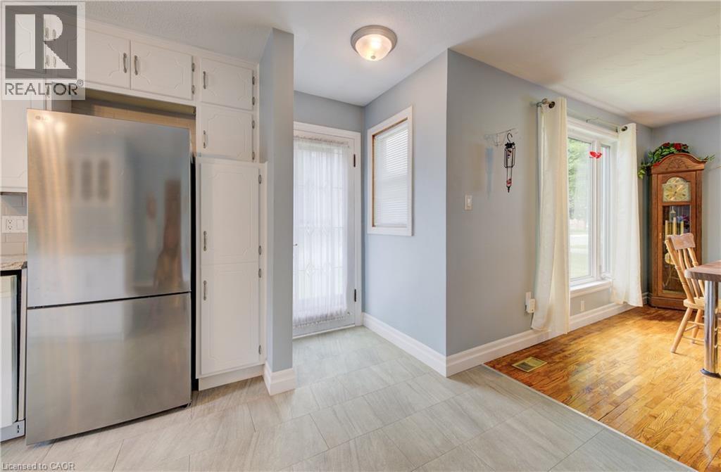 254 Wellington Street W, Mount Forest, ON - Indoor