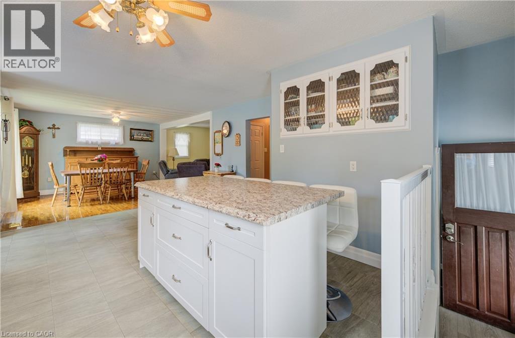 254 Wellington Street W, Mount Forest, ON - Indoor