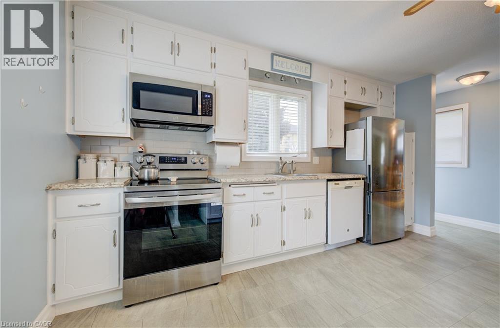 254 Wellington Street W, Mount Forest, ON - Indoor Photo Showing Kitchen