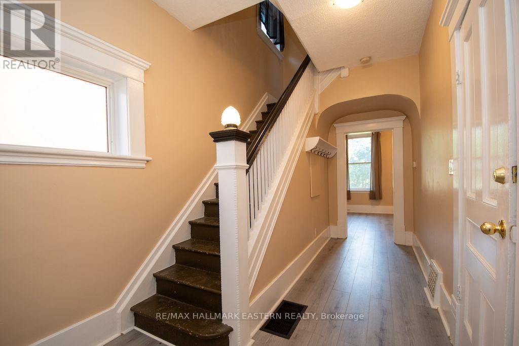 Front Foyer - 466 Rubidge Street, Peterborough (Town Ward 3), ON - Indoor Photo Showing Other Room