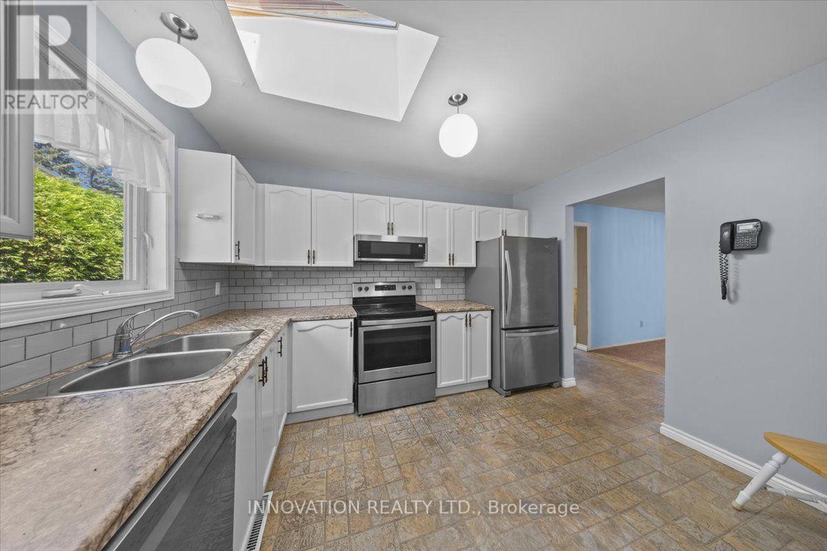 23 Pheasant Run Drive, Ottawa, ON - Indoor Photo Showing Kitchen With Double Sink