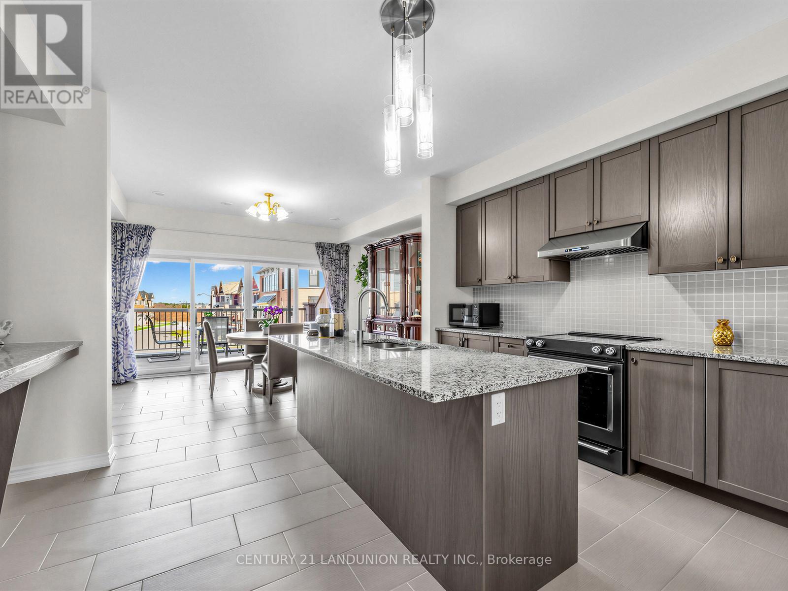 10941 Victoria Square Boulevard, Markham, ON - Indoor Photo Showing Kitchen With Upgraded Kitchen