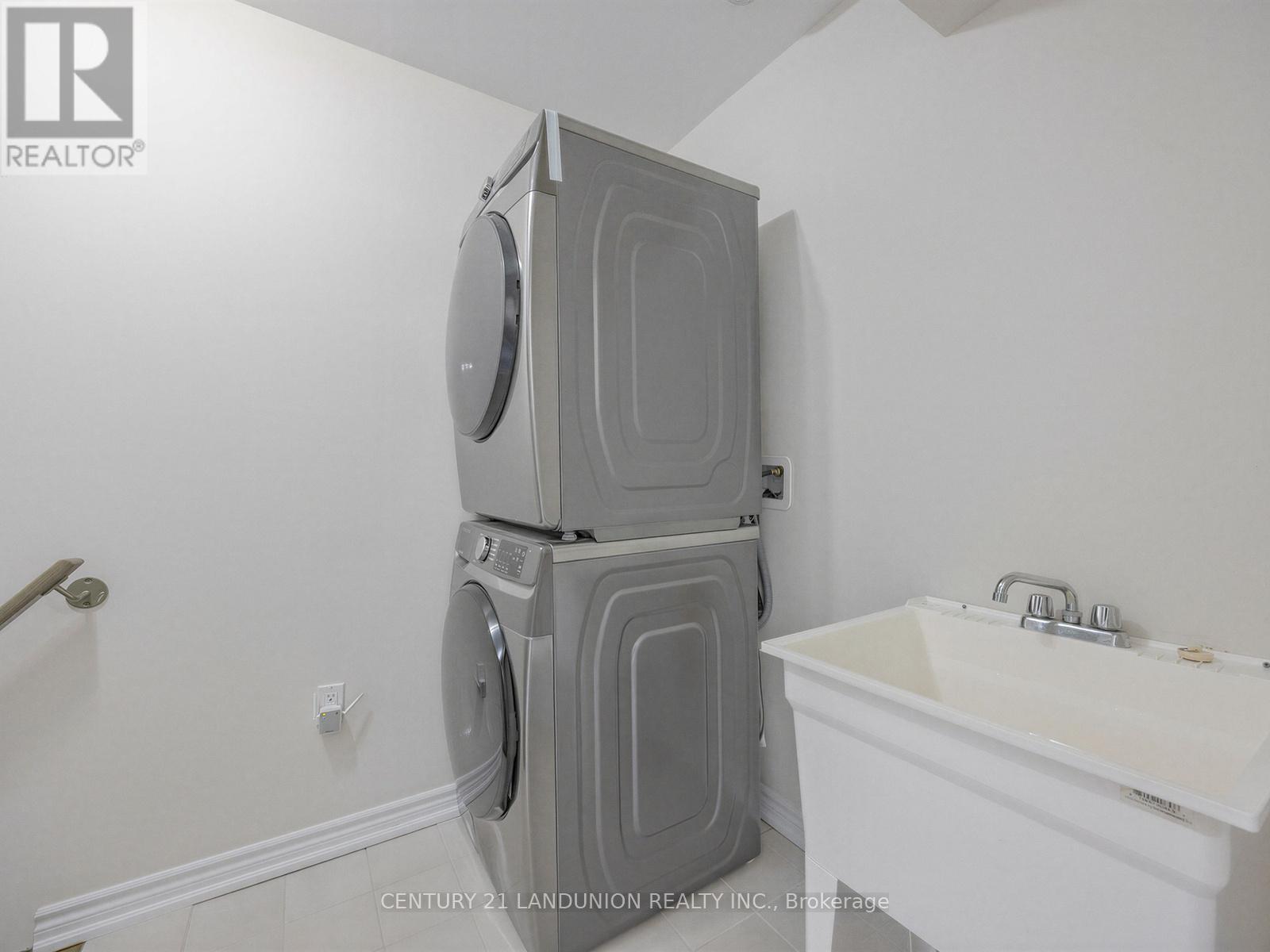 10941 Victoria Square Boulevard, Markham, ON - Indoor Photo Showing Laundry Room