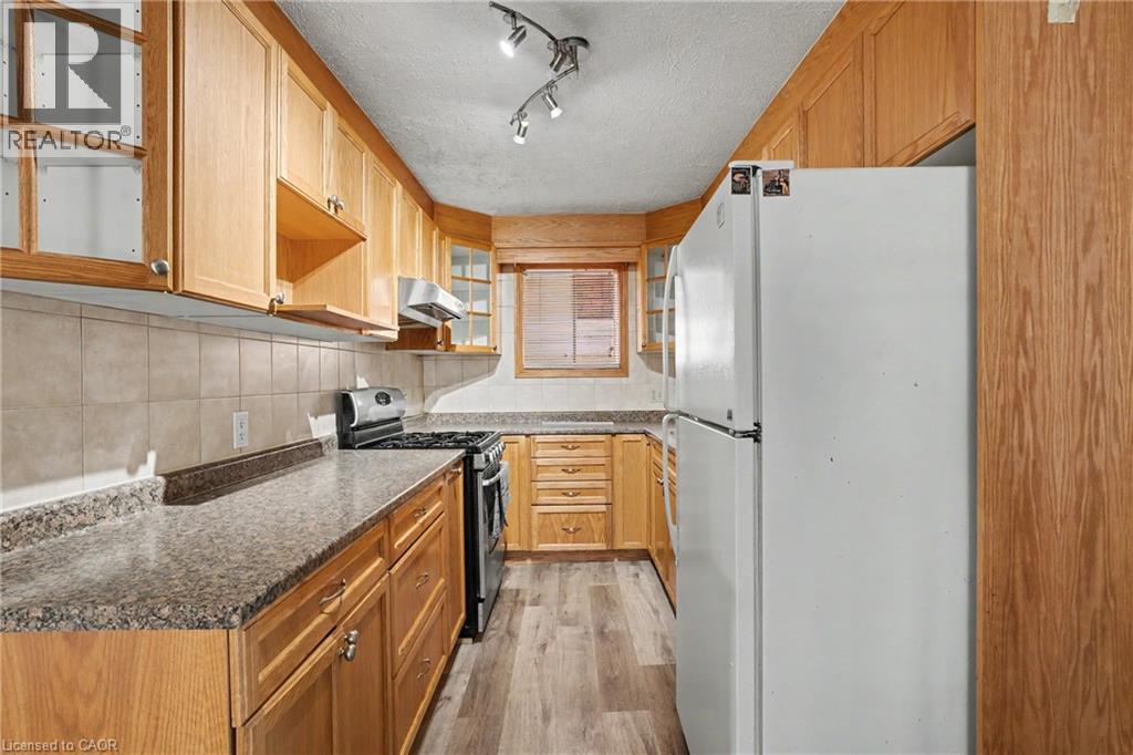 Large solid oak kitchen. - 485 Cochrane Road, Hamilton, ON - Indoor Photo Showing Kitchen