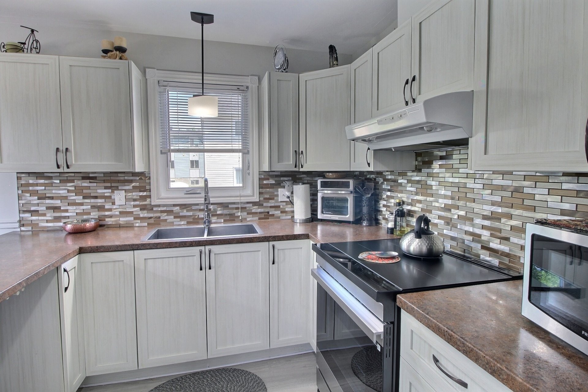 Kitchen - 11-1613 Rue Des Hauts-Bois, Val-D'Or, QC - Indoor Photo Showing Kitchen With Double Sink