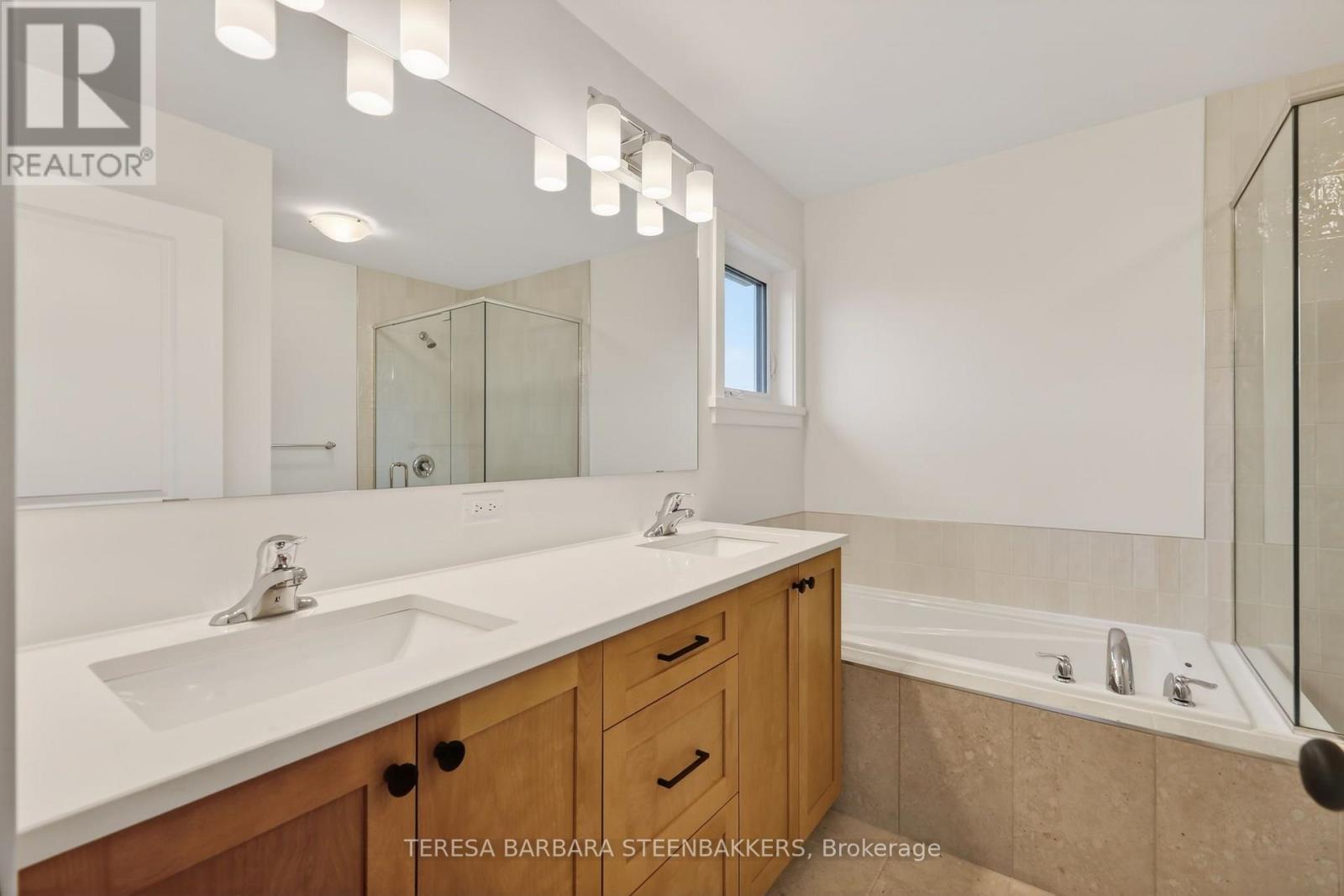 Ensuuite Bath - 1164 Bronze Avenue, Clarence-Rockland, ON - Indoor Photo Showing Bathroom