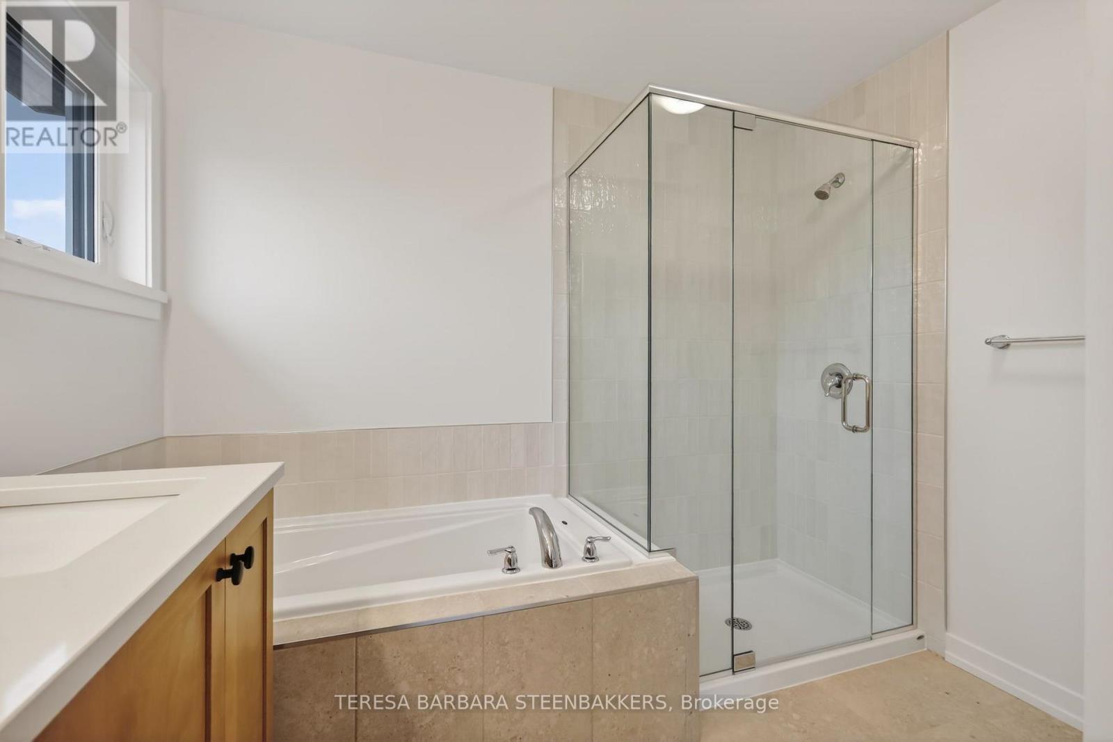 Ensuite Bath - 1164 Bronze Avenue, Clarence-Rockland, ON - Indoor Photo Showing Bathroom