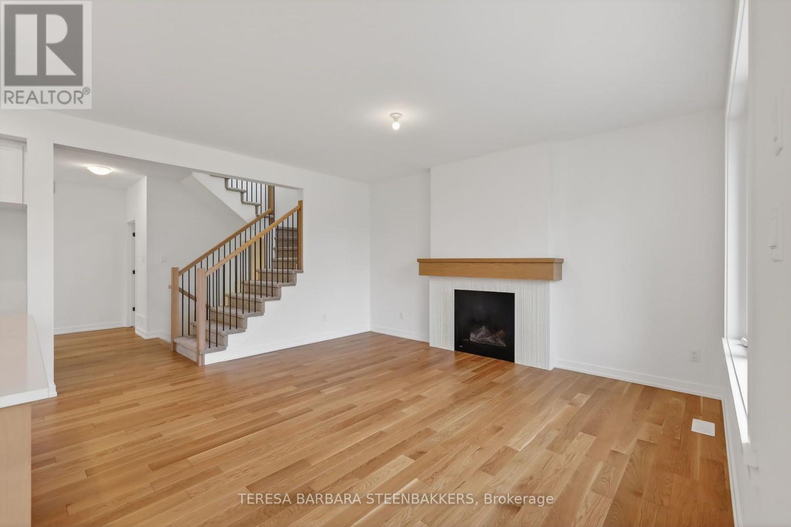 Main Floor Family Room, Gas Fireplace - 1164 Bronze Avenue, Clarence-Rockland, ON - Indoor Photo Showing Living Room With Fireplace