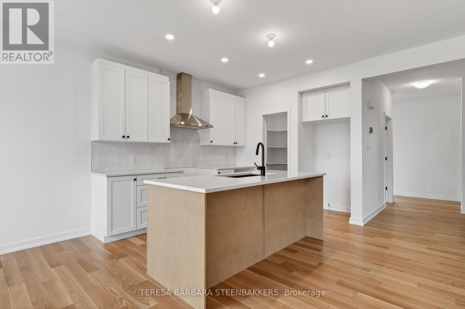 Kitche - 1164 Bronze Avenue, Clarence-Rockland, ON - Indoor Photo Showing Kitchen