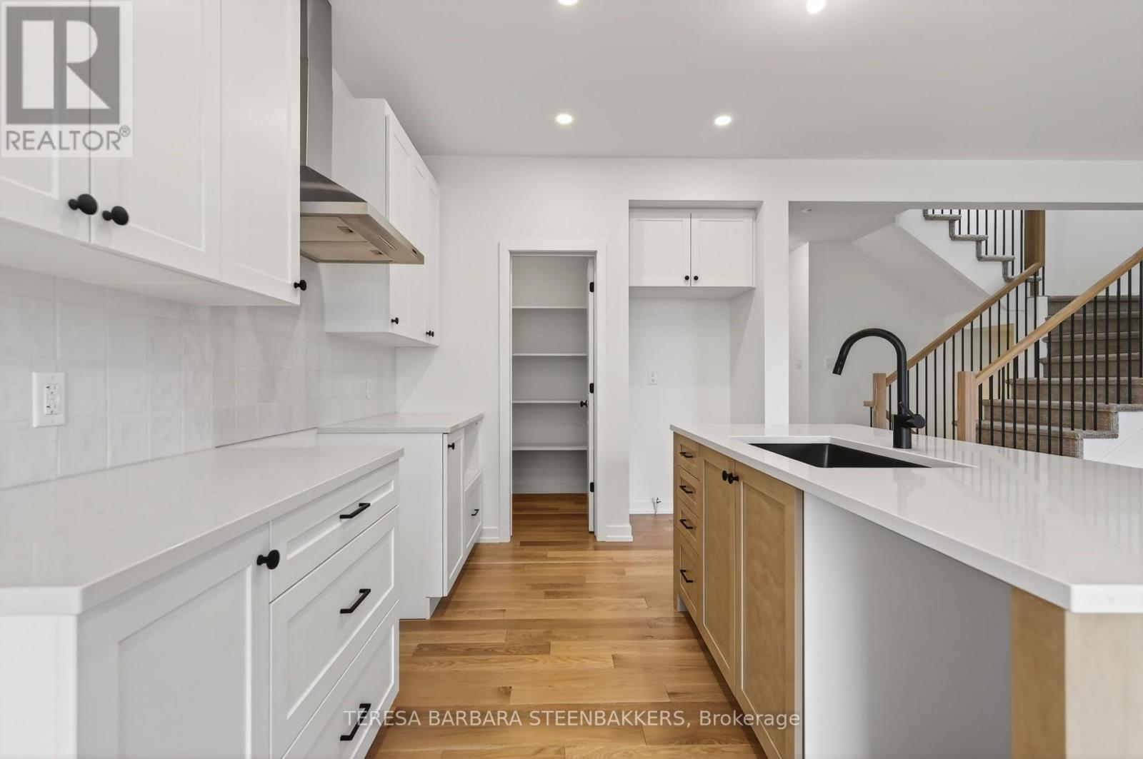Kitchen - 1164 Bronze Avenue, Clarence-Rockland, ON - Indoor Photo Showing Kitchen