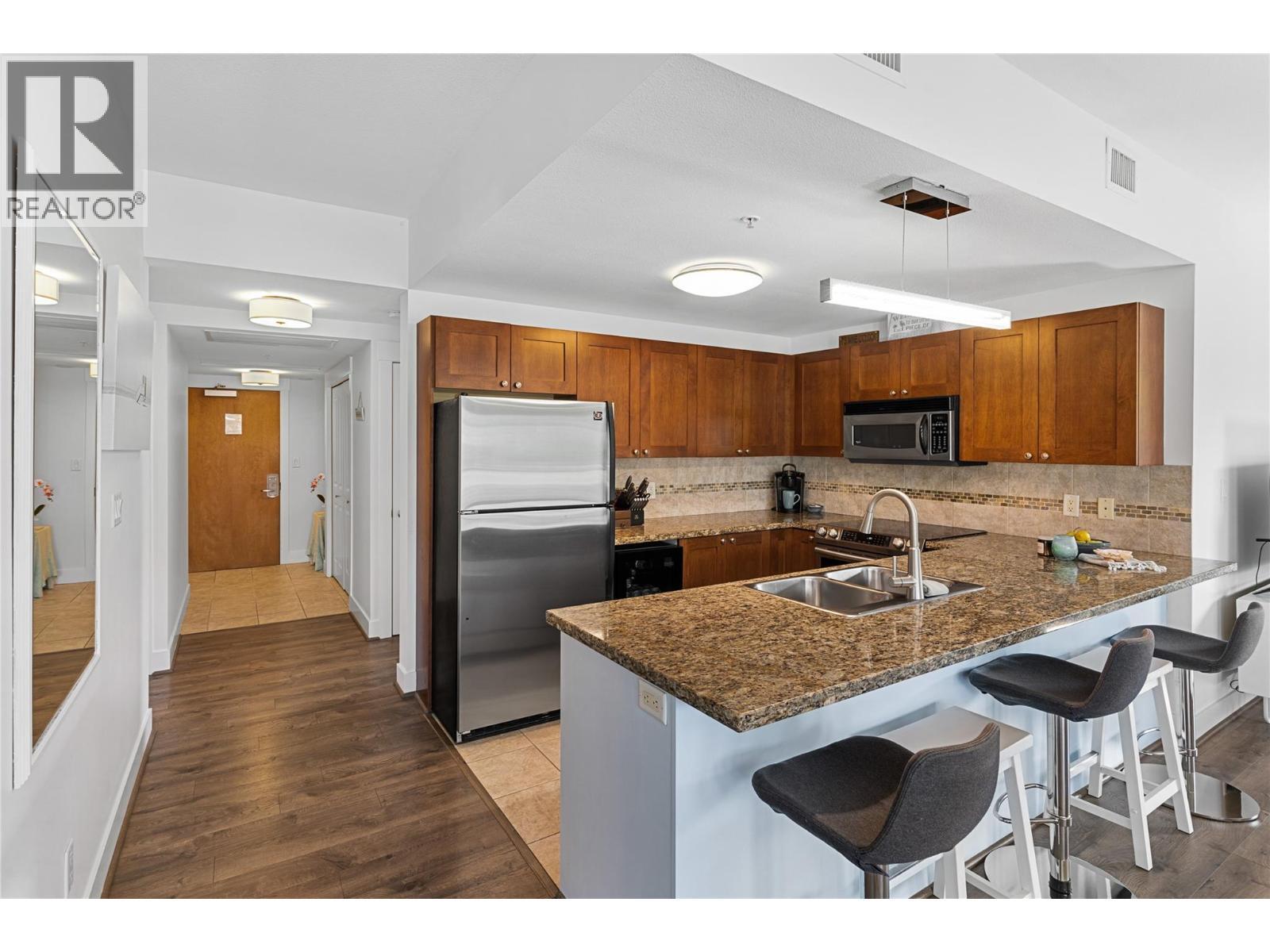 4205 Gellatly Road Unit# 238, West Kelowna, BC - Indoor Photo Showing Kitchen With Double Sink
