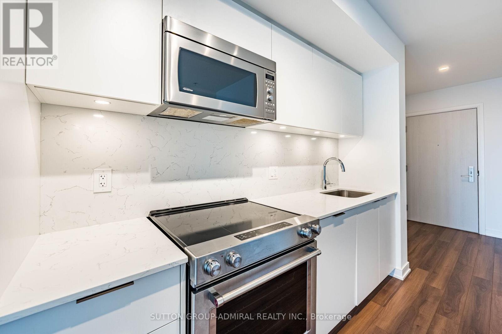 1311 - 30 Samuel Wood Way, Toronto, ON - Indoor Photo Showing Kitchen