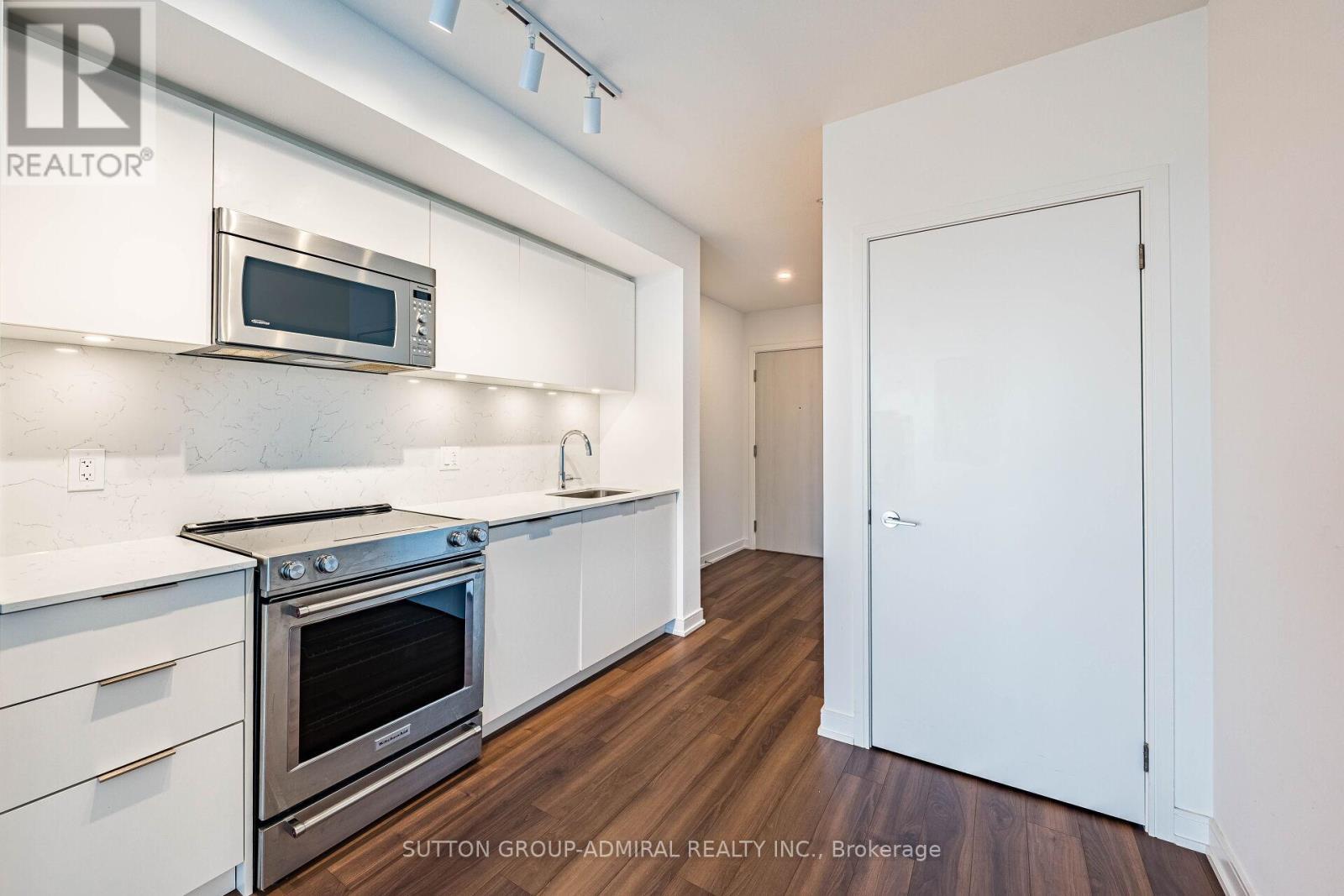 1311 - 30 Samuel Wood Way, Toronto, ON - Indoor Photo Showing Kitchen
