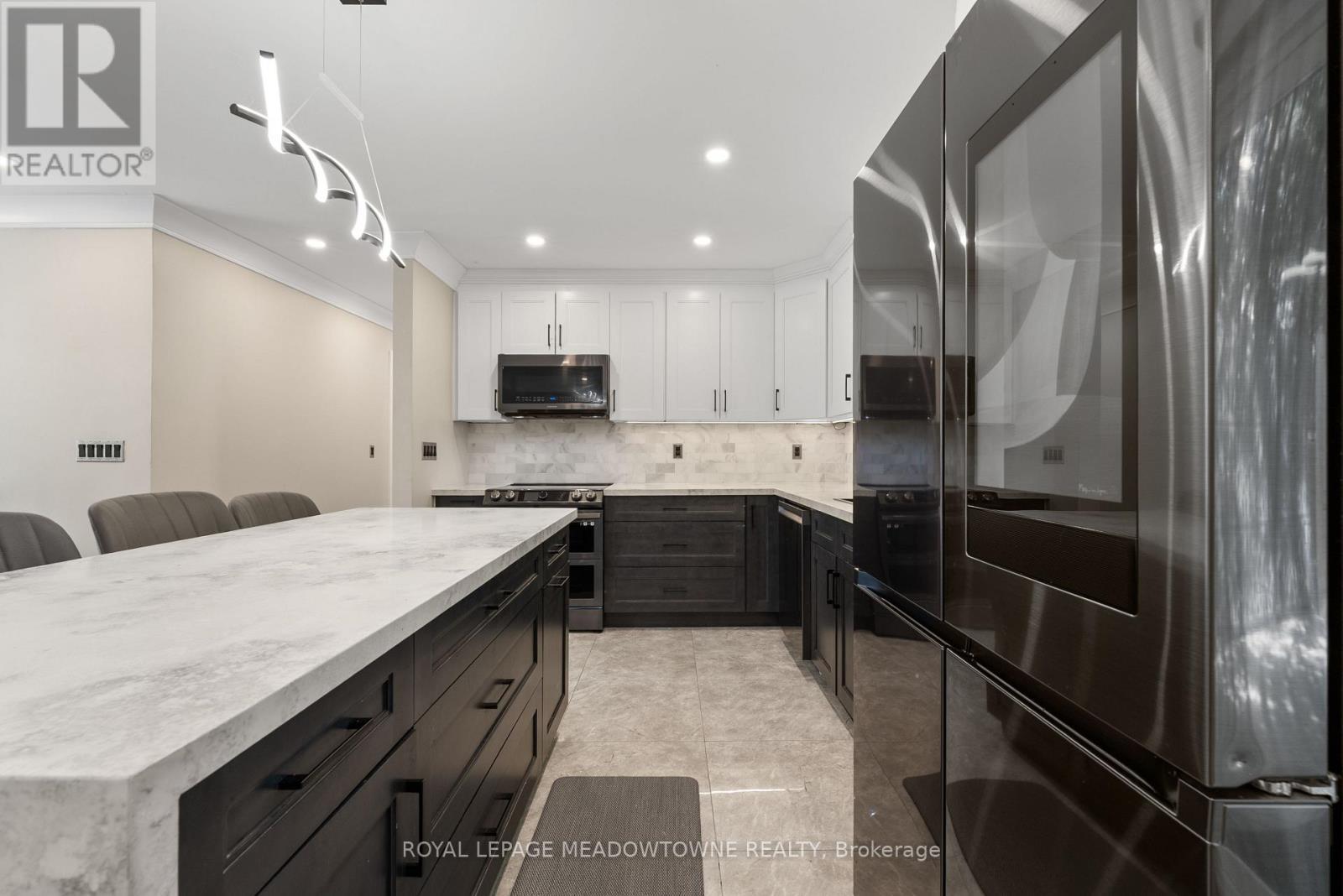 1268 Forest Hill, Oakville, ON - Indoor Photo Showing Kitchen With Upgraded Kitchen