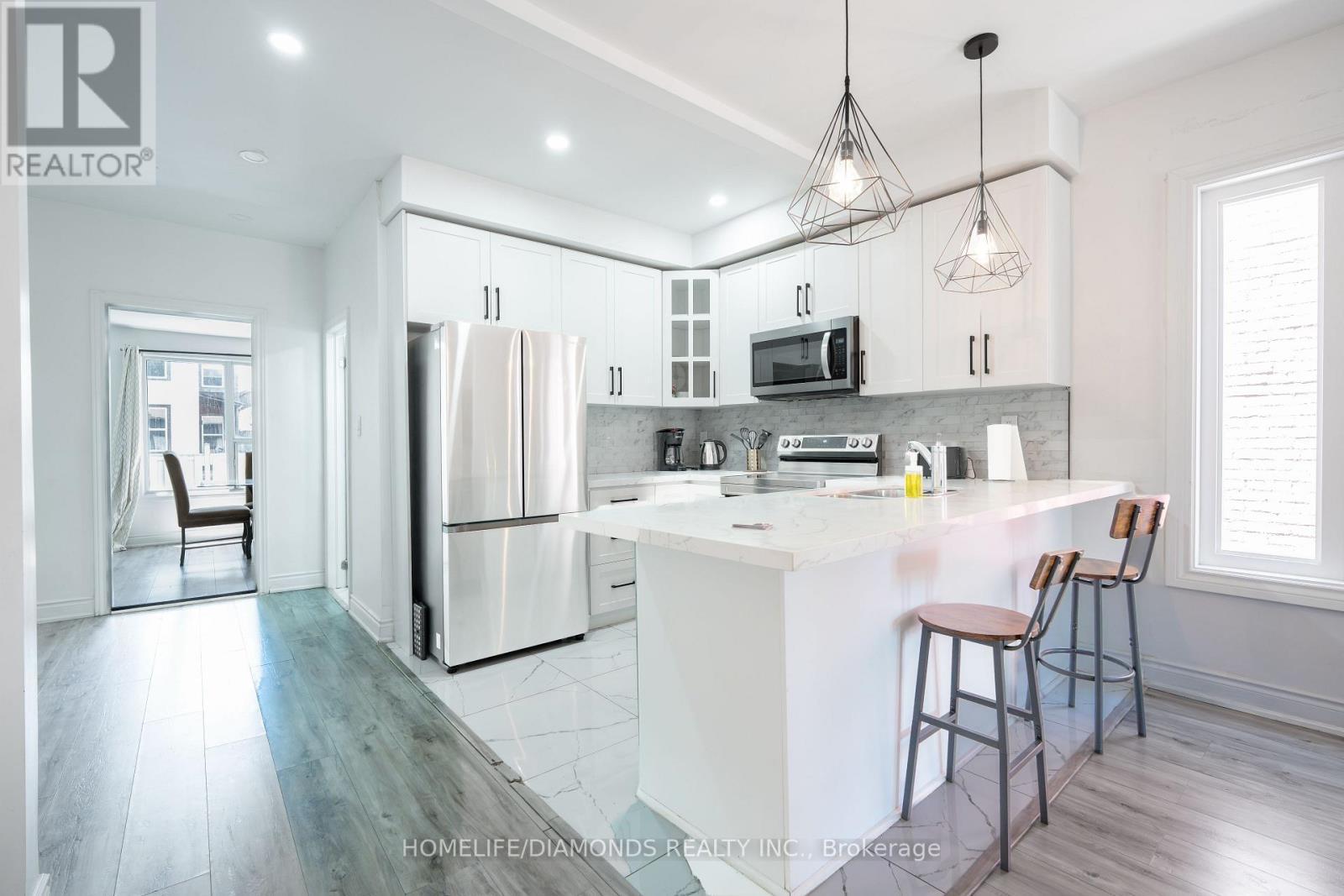20 Somerset Avenue, Hamilton, ON - Indoor Photo Showing Kitchen With Upgraded Kitchen