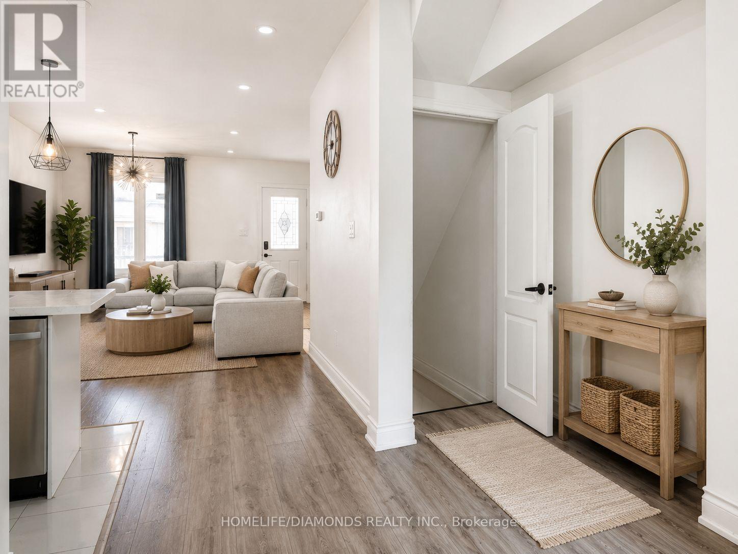 20 Somerset Avenue, Hamilton, ON - Indoor Photo Showing Other Room