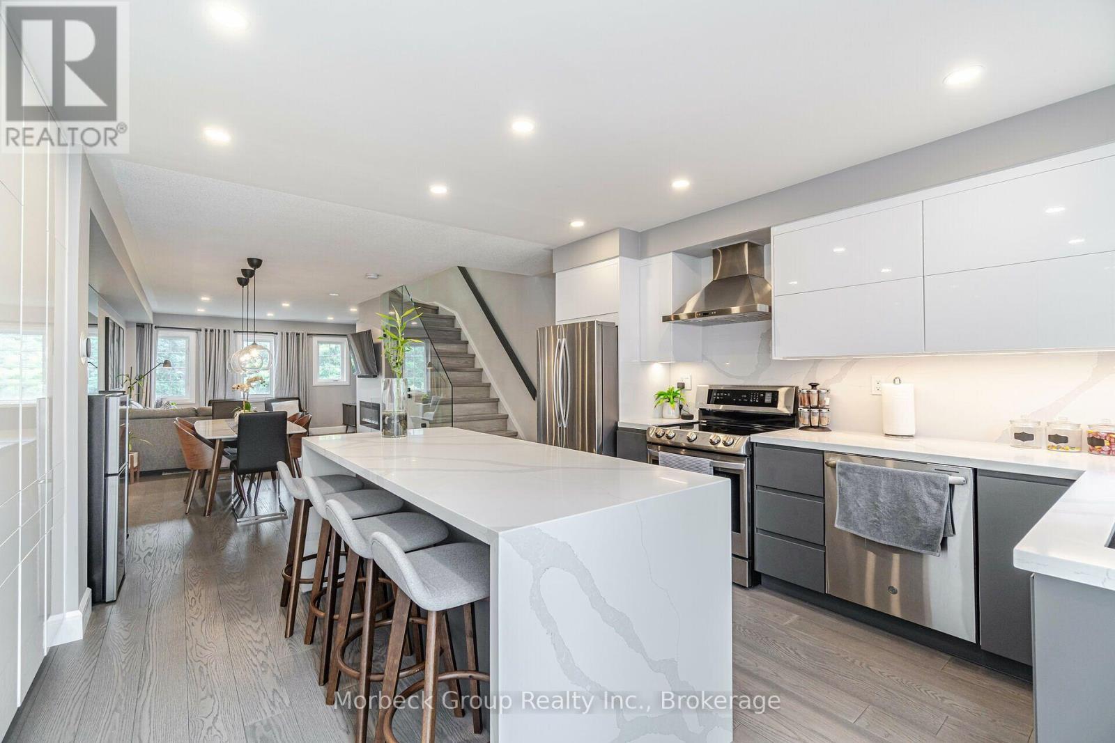 24 - 1100 Begley Street, Pickering (Bay Ridges), ON - Indoor Photo Showing Kitchen With Upgraded Kitchen