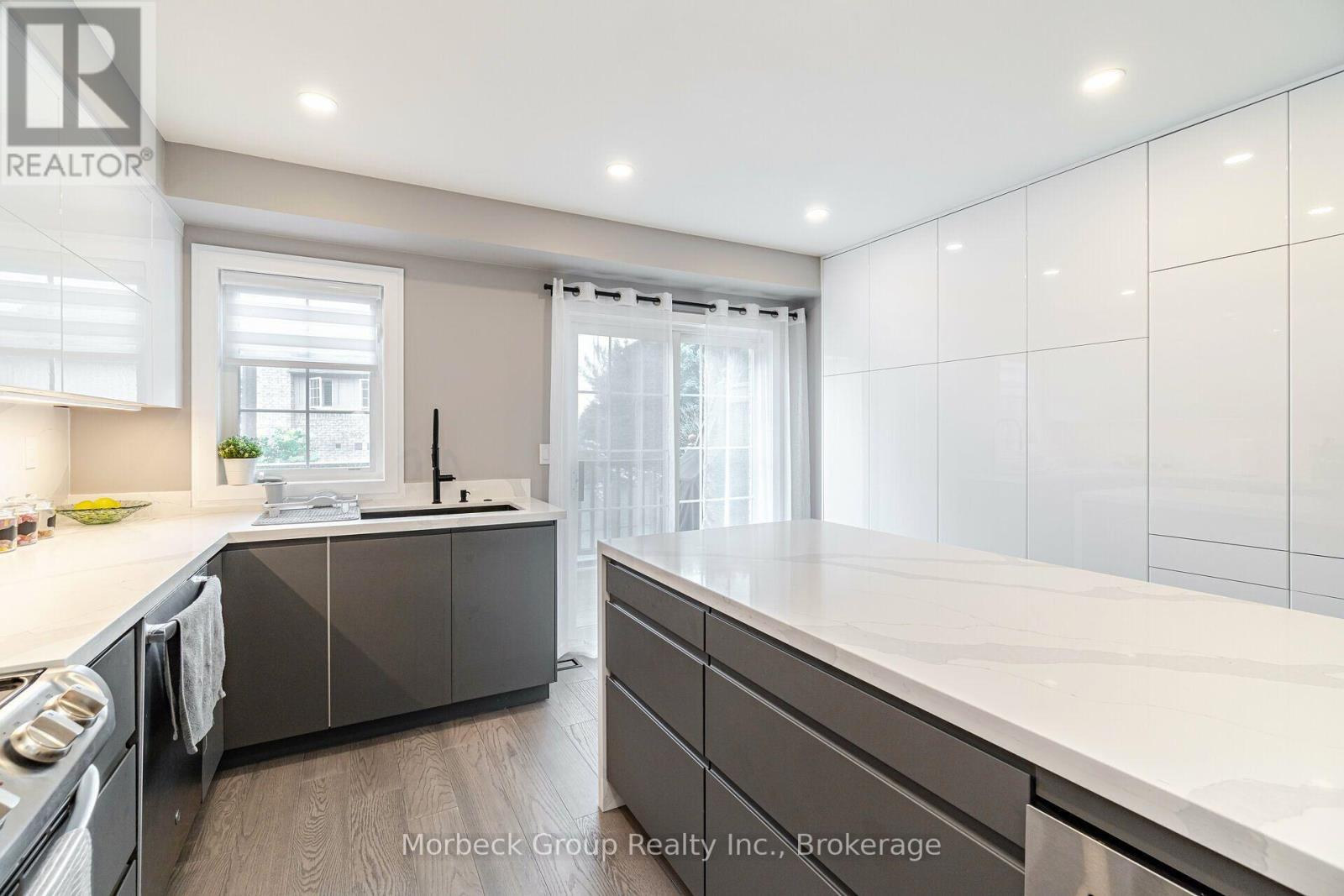 24 - 1100 Begley Street, Pickering (Bay Ridges), ON - Indoor Photo Showing Kitchen With Upgraded Kitchen