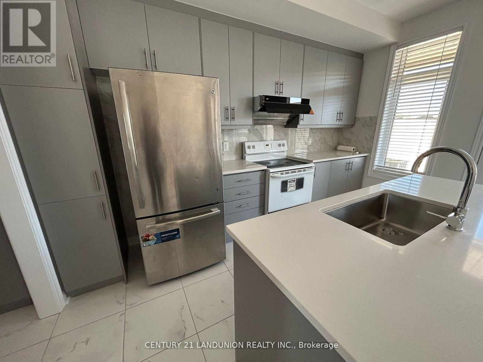 111 Mumbai Drive, Markham, ON - Indoor Photo Showing Kitchen With Double Sink