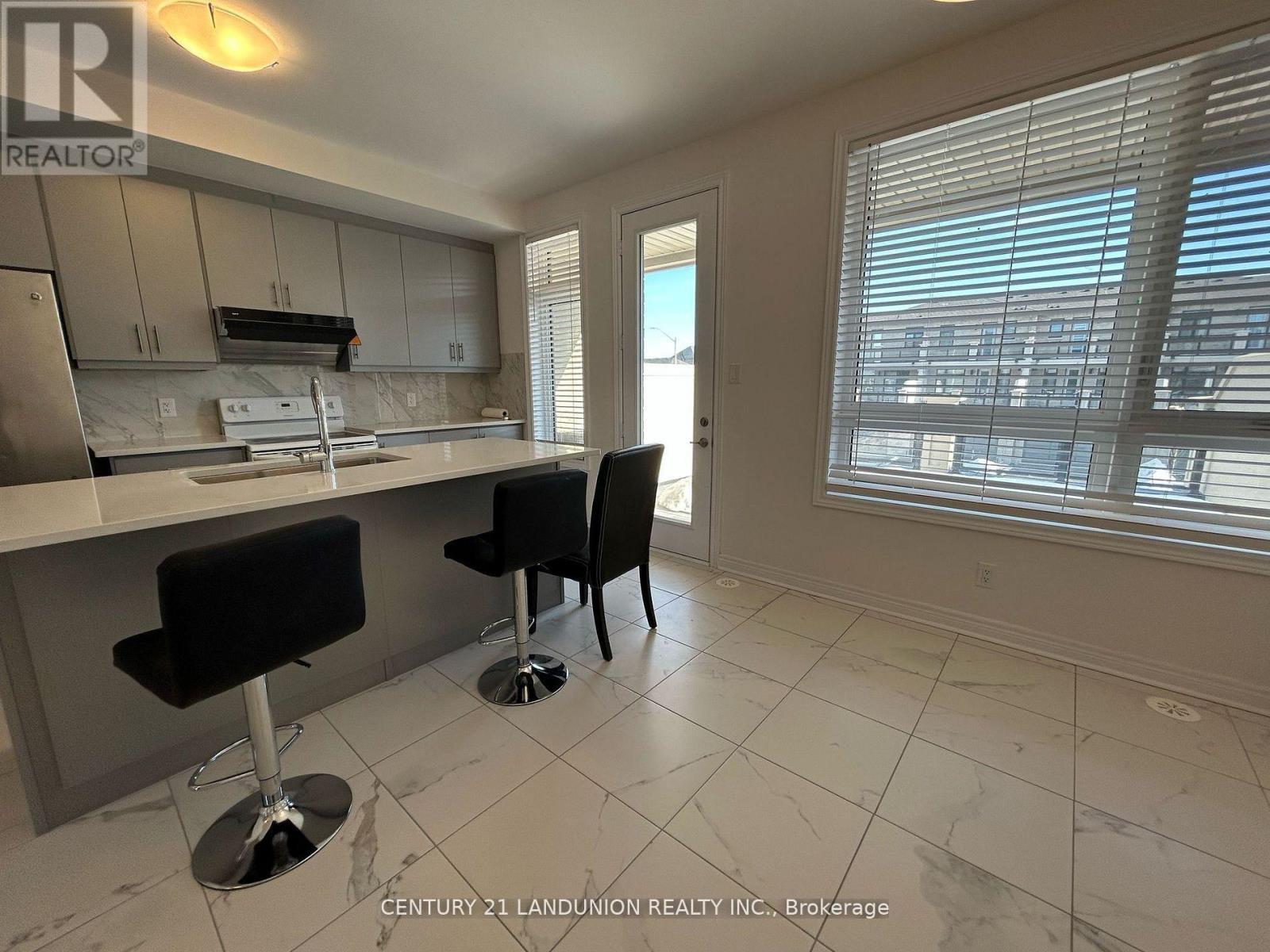 111 Mumbai Drive, Markham, ON - Indoor Photo Showing Kitchen