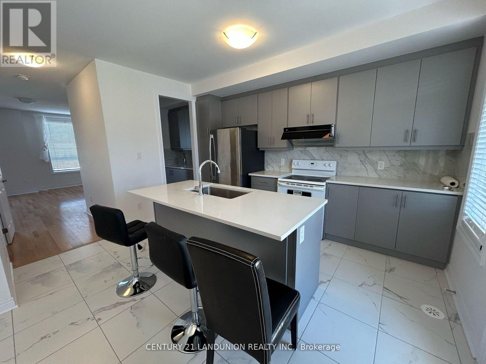 111 Mumbai Drive, Markham, ON - Indoor Photo Showing Kitchen