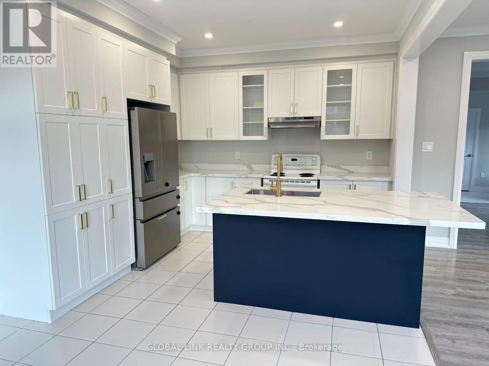 1 Copperhill Heights N, Barrie, ON - Indoor Photo Showing Kitchen