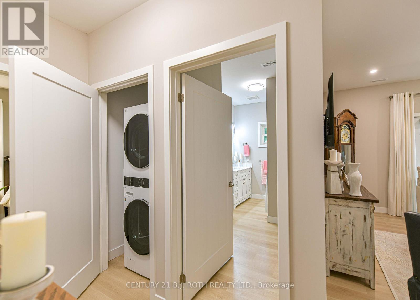 Main Laundry - 1650 Trader Cowan Road, Severn, ON - Indoor Photo Showing Laundry Room