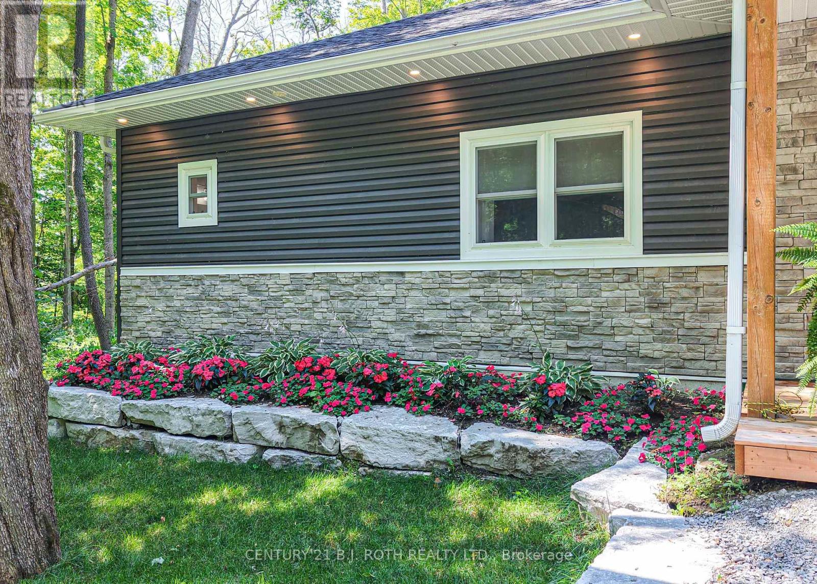 Front garden - 1650 Trader Cowan Road, Severn, ON - Outdoor