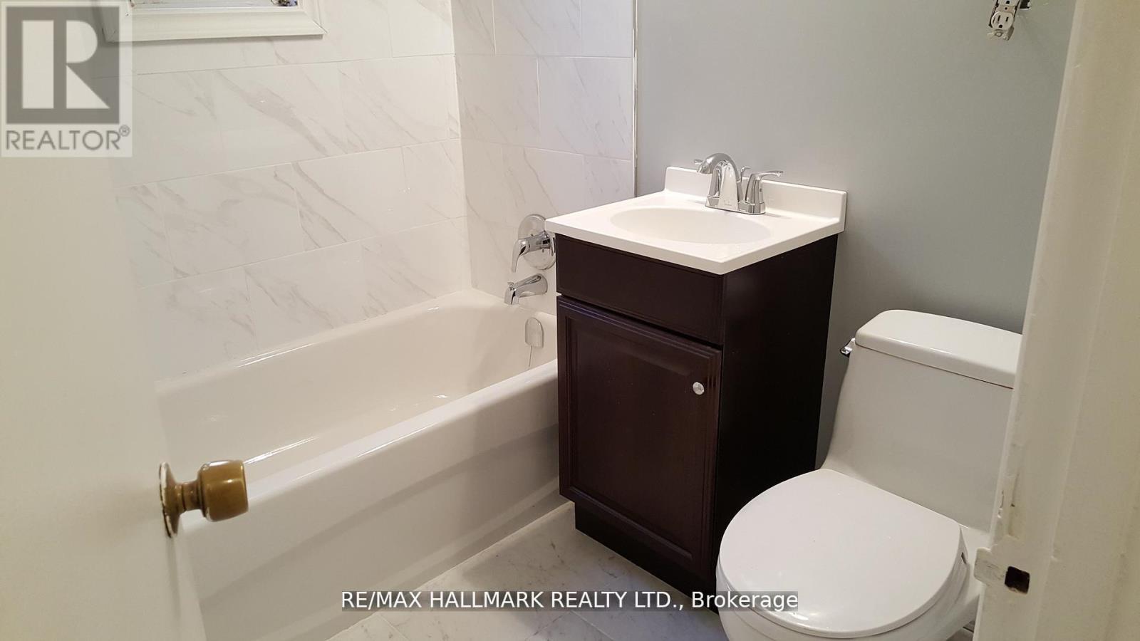 1268 Davenport Road, Toronto, ON - Indoor Photo Showing Bathroom