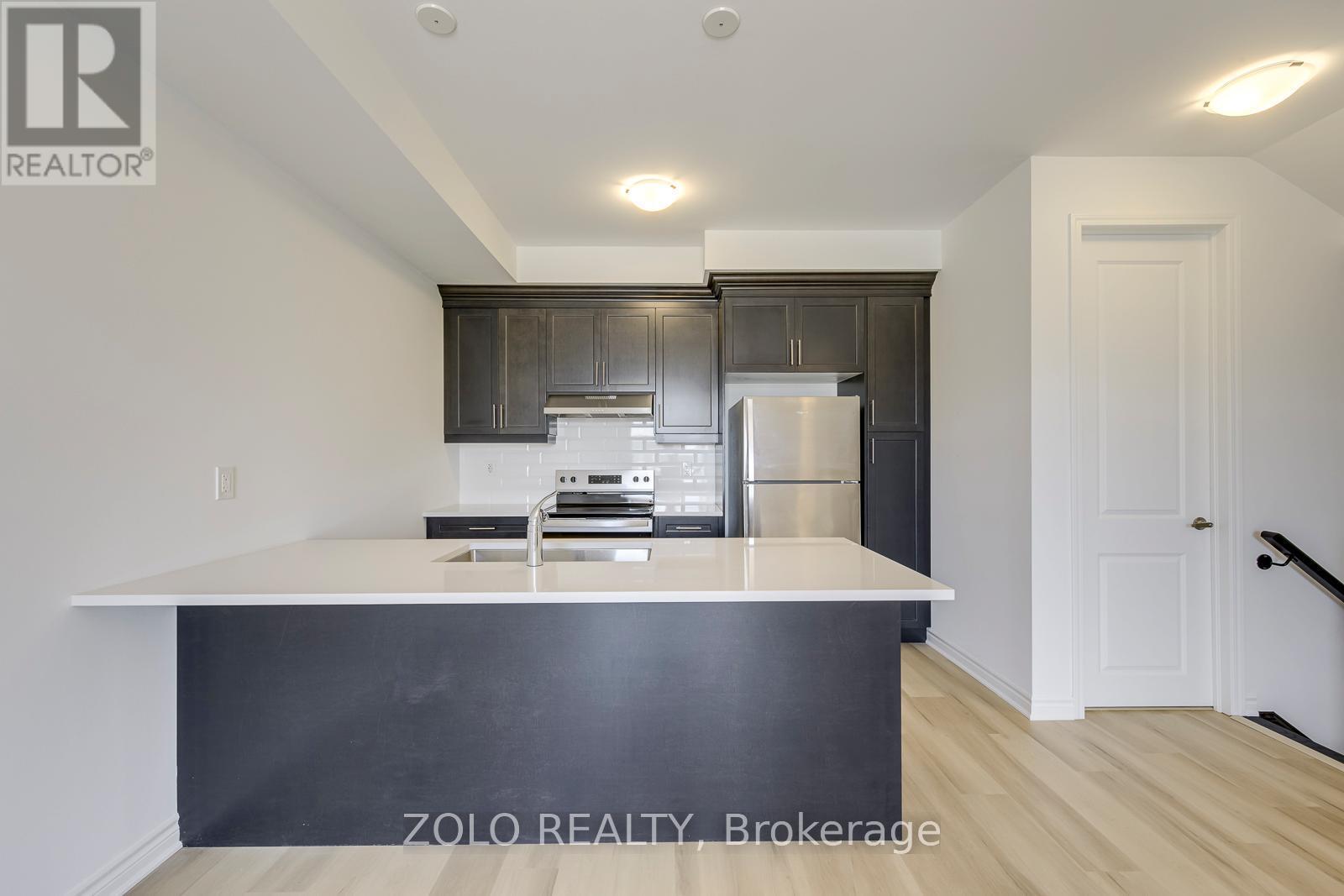 1572 Rutland Crescent, Milton, ON - Indoor Photo Showing Kitchen With Double Sink